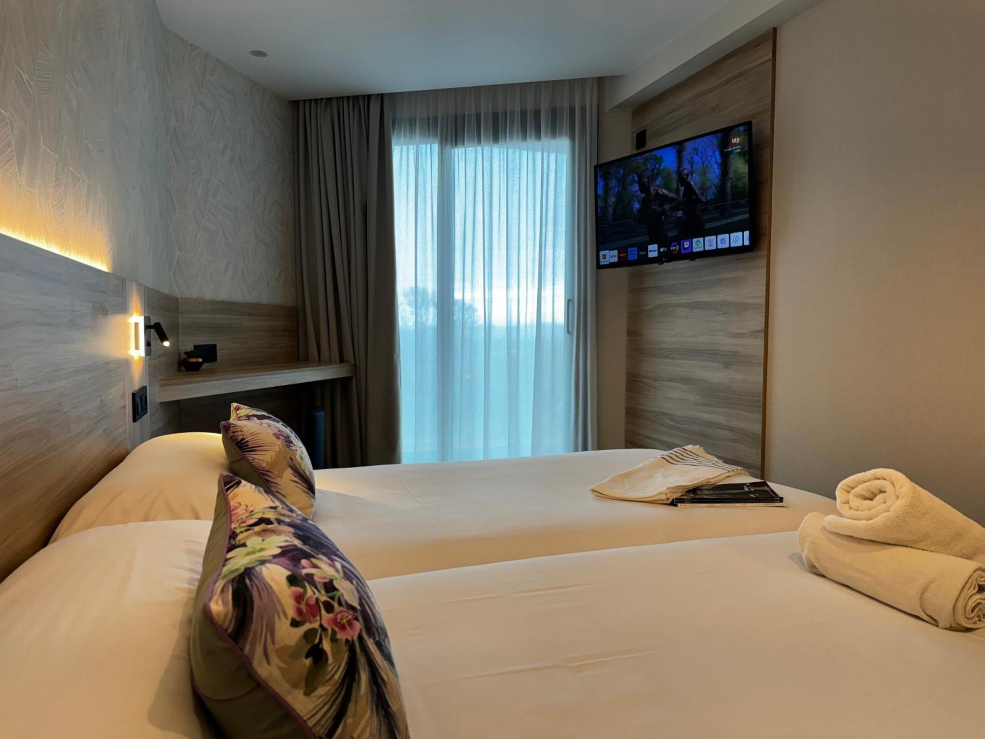 Hotel Delfin Azul Playa de la Lanzada ภายนอก รูปภาพ